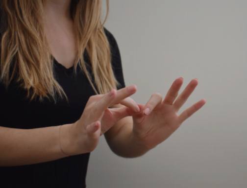 Il vantaggio del linguaggio dei segni: il linguaggio dei segni per i ritardi del linguaggio dei bambini