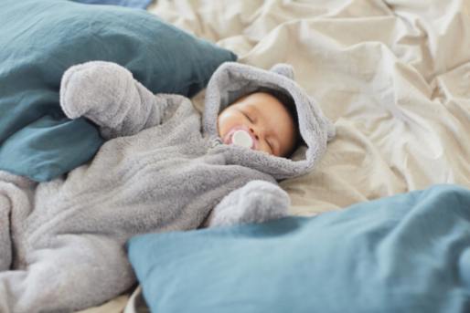 Allenamento al sonno vs Parenting di attaccamento: trovare un punto d'incontro per la tua famiglia