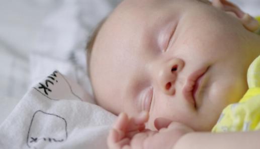 Armonizzare le routine del sonno e l'attaccamento: la strategia di un nuovo genitore