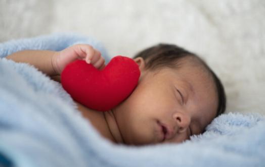 L'equilibrio dell'addestramento al sonno: consigli per una sicura attaccamento nei bambini e nei bambini in età prescolare