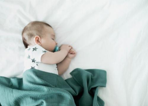 La chiave per notti serene: decifrare i cicli del sonno dei bambini