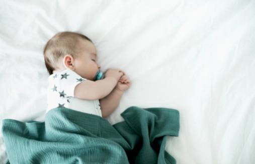 Padroneggiare l'arte del training del sonno con un approccio di genitorialità attaccamento