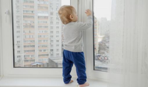 Essenziali per la sicurezza dei bambini: serrature di sicurezza per cassetti e elettrodomestici