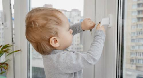 L'importanza delle protezioni per gli angoli per rendere la tua casa a prova di bambino