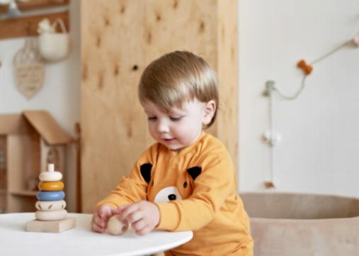 Sbloccare il potenziale cognitivo del tuo bambino attraverso giocattoli interattivi